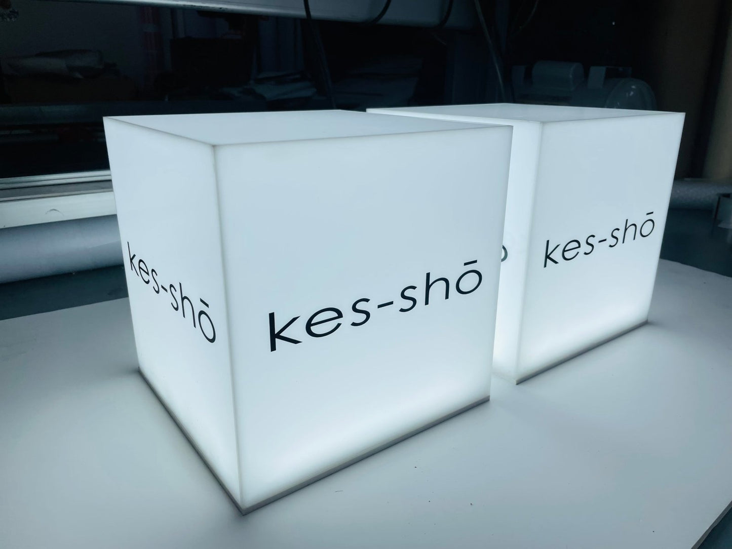 Rectangular cubic lightbox