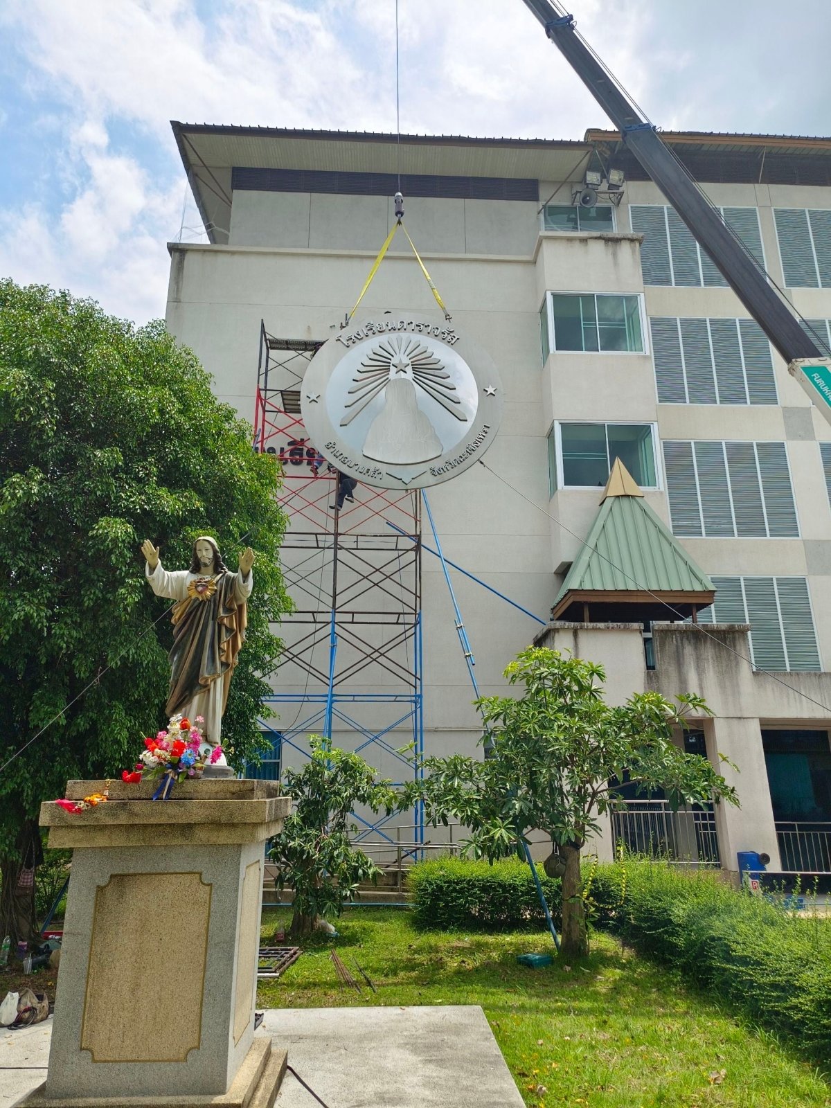 ป้ายโลโก้โรงเรียน สแตนเลส ขนาดใหญ่ ป้ายโรงเรียน ตราโรงเรียน ป้ายสัญลักษณ์สแตนเลส