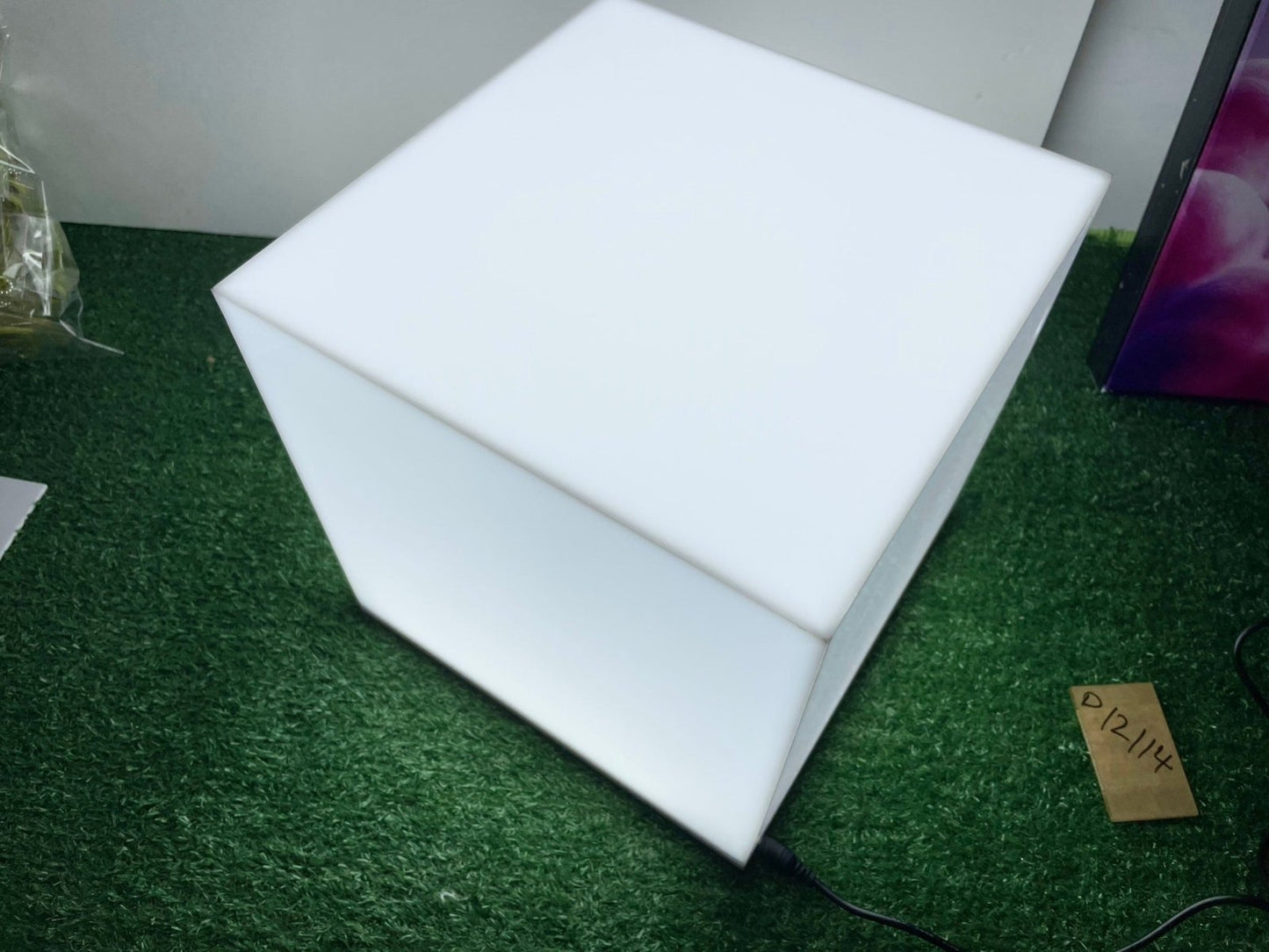 Rectangular cubic lightbox