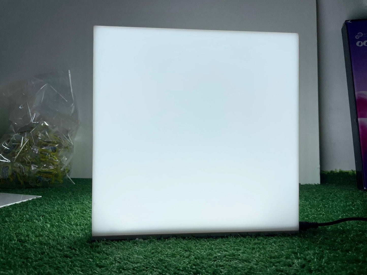 Rectangular cubic lightbox